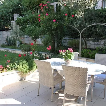 Guest house Five Complex In Makarska