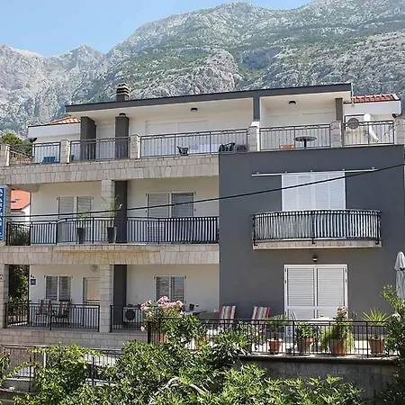 Guest house Five Complex In